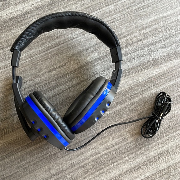 3.2 out of 5 stars
LVLUP Lu731-blu Artillery Gaming Headset (Blue), Standards - Picture 3 of 3